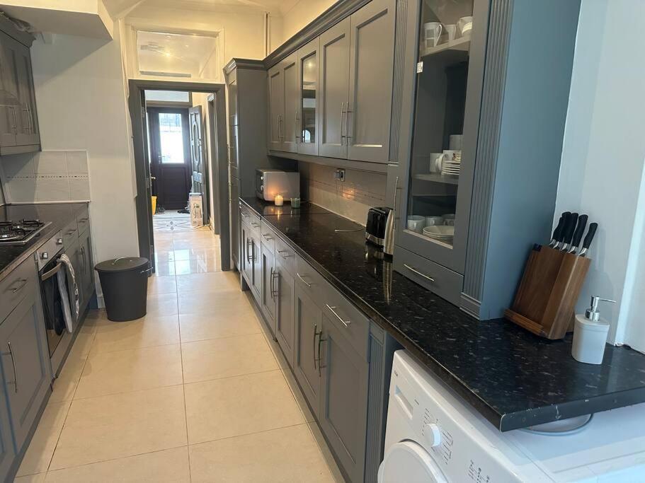 5 Bedroom House Se6 London Exterior photo